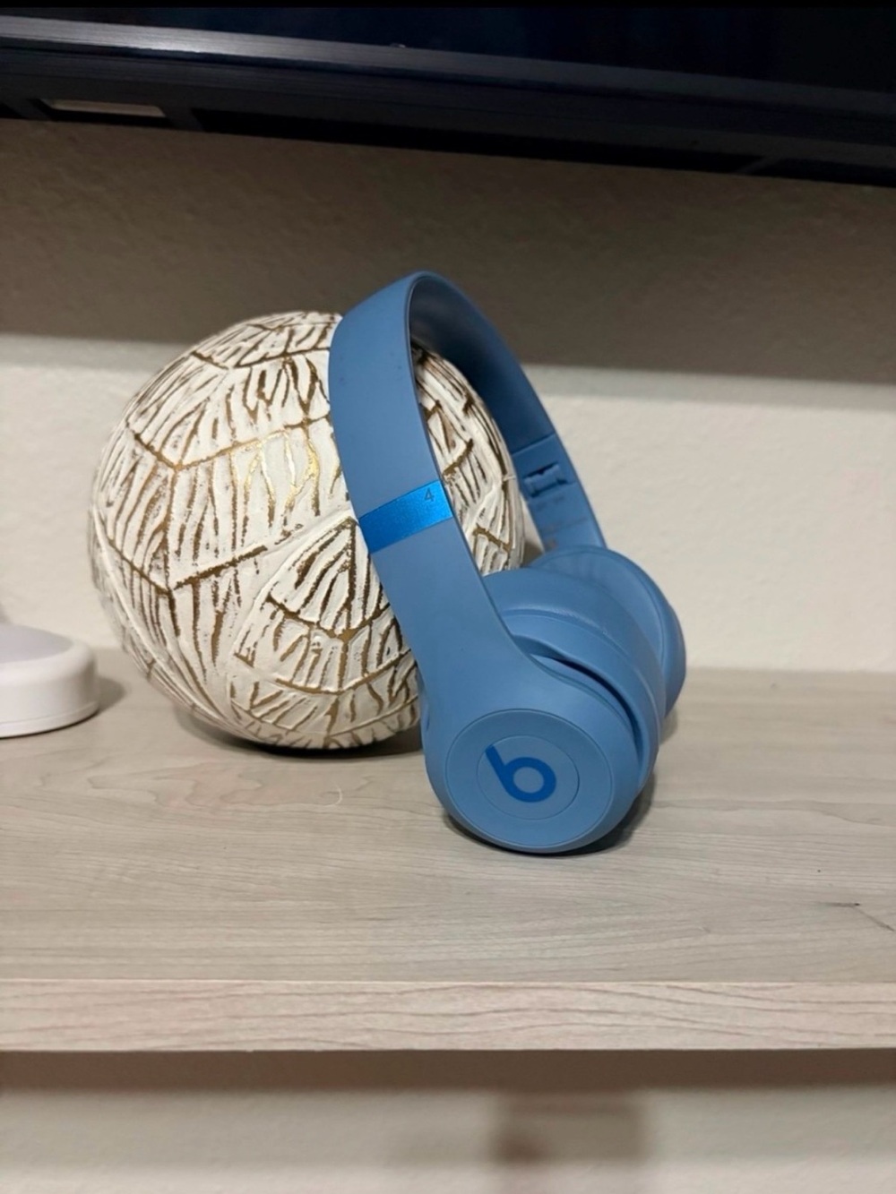 Beats Solo 4 On Ear Bluetooth wireless Headphones in Sky Blue